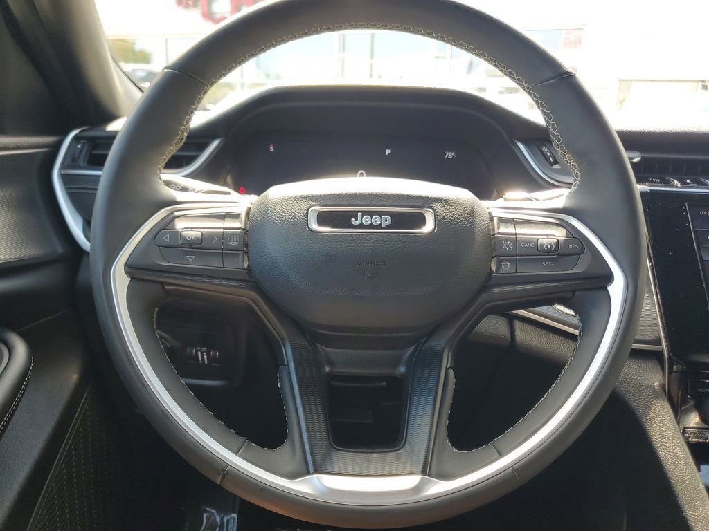 Used 2024 Jeep Grand Cherokee L Laredo image 25