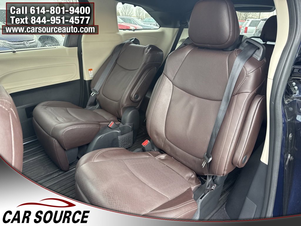 Used 2022 Toyota Sienna Platinum image 25