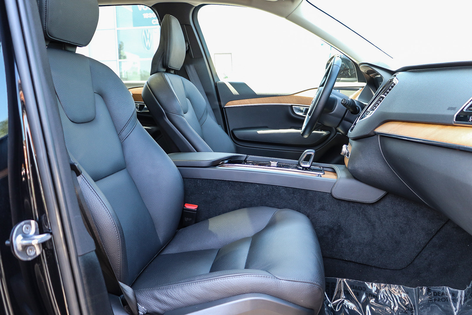 Used 2025 Volvo XC90 B6 Plus AWD/4WD image 25