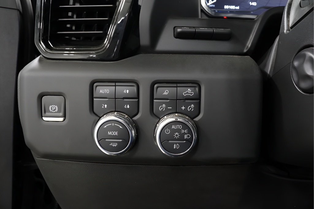 Used 2025 GMC Sierra 1500 AT4 w/ Technology Package AWD/4WD image 19