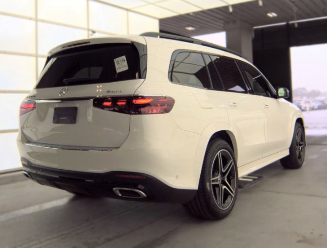 Used 2024 Mercedes-Benz GLS 450 4MATIC w/ AMG Line Exterior image 3