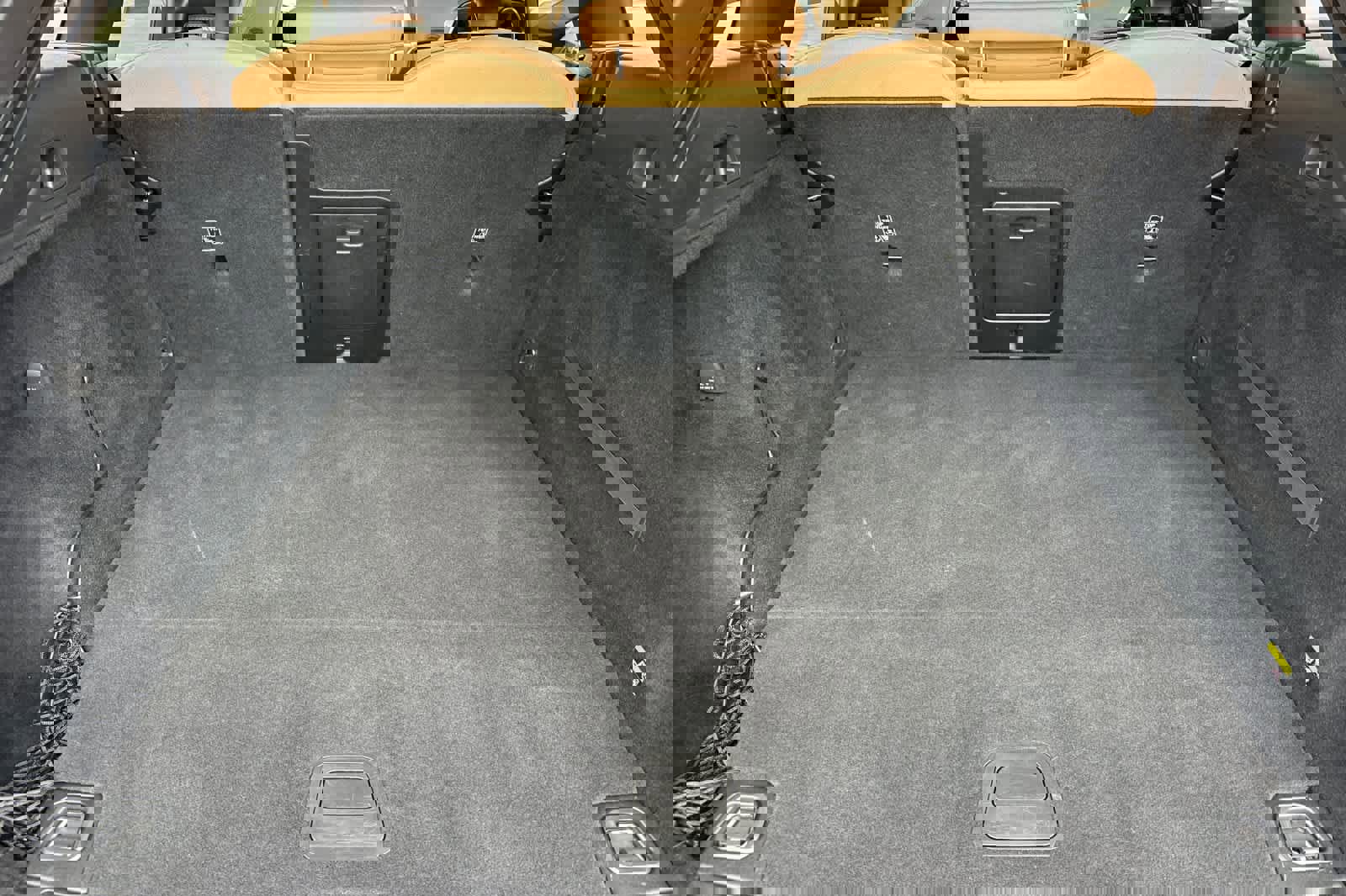 Used 2019 Volvo XC60 T8 Inscription w/ Protection Package Premier image 14