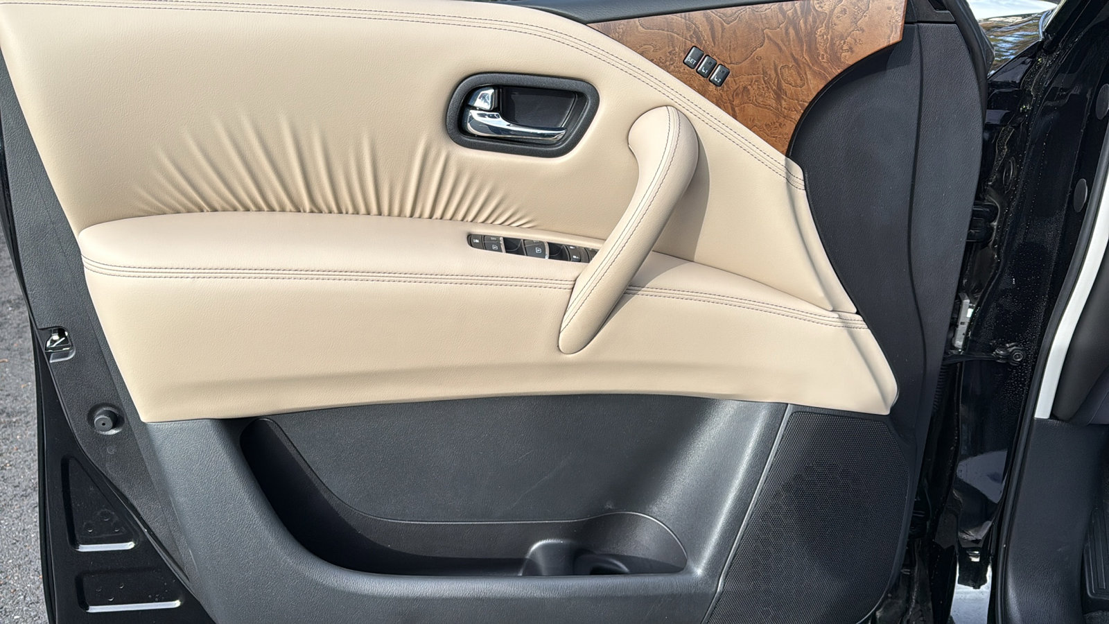 Certified 2024 Nissan Armada SL w/ Cargo Package image 6