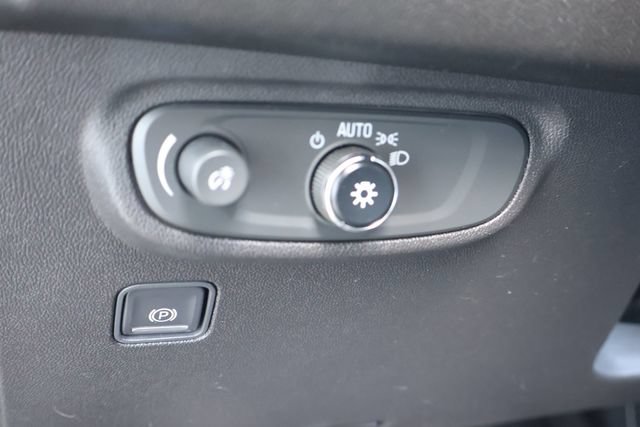 Used 2022 GMC Terrain SLE w/ Driver Convenience Package FWD image 22