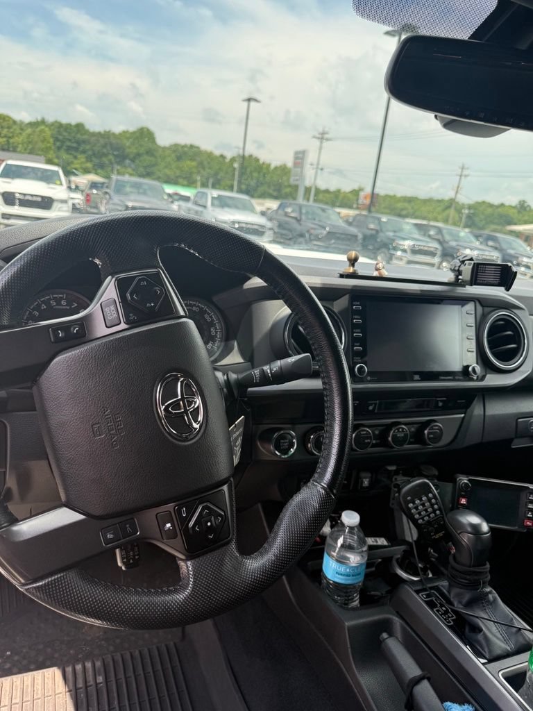 Used 2022 Toyota Tacoma TRD Sport w/ TRD Premium Sport Package AWD/4WD image 19