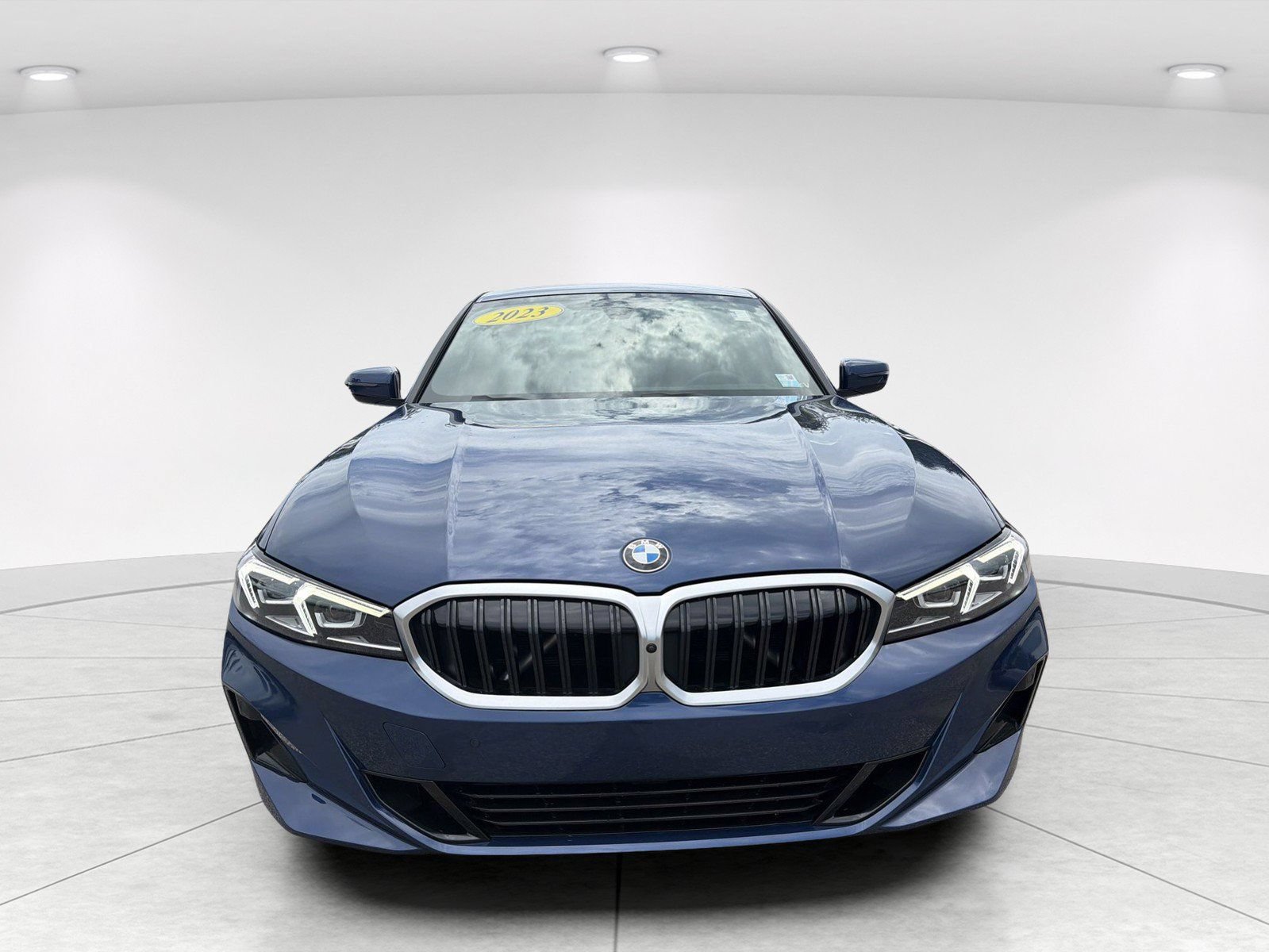 Used 2023 BMW 330i Sedan w/ Premium Package RWD image 2