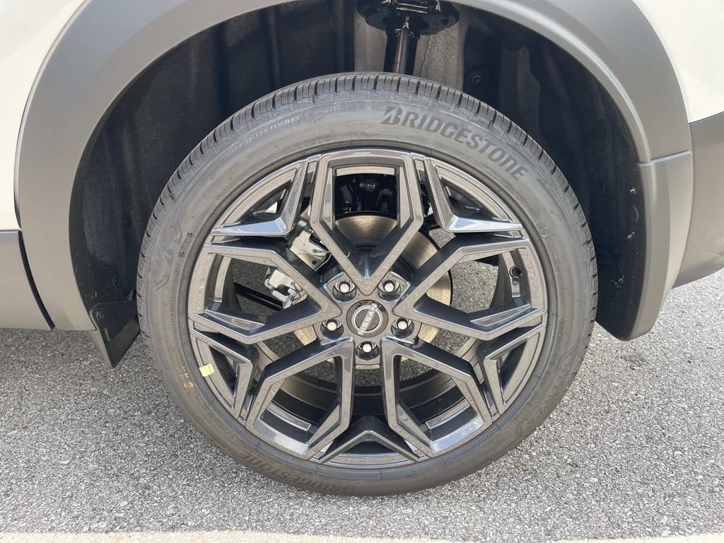 New 2026 Nissan Kicks SR w/ Cold Weather Package AWD/4WD image 11