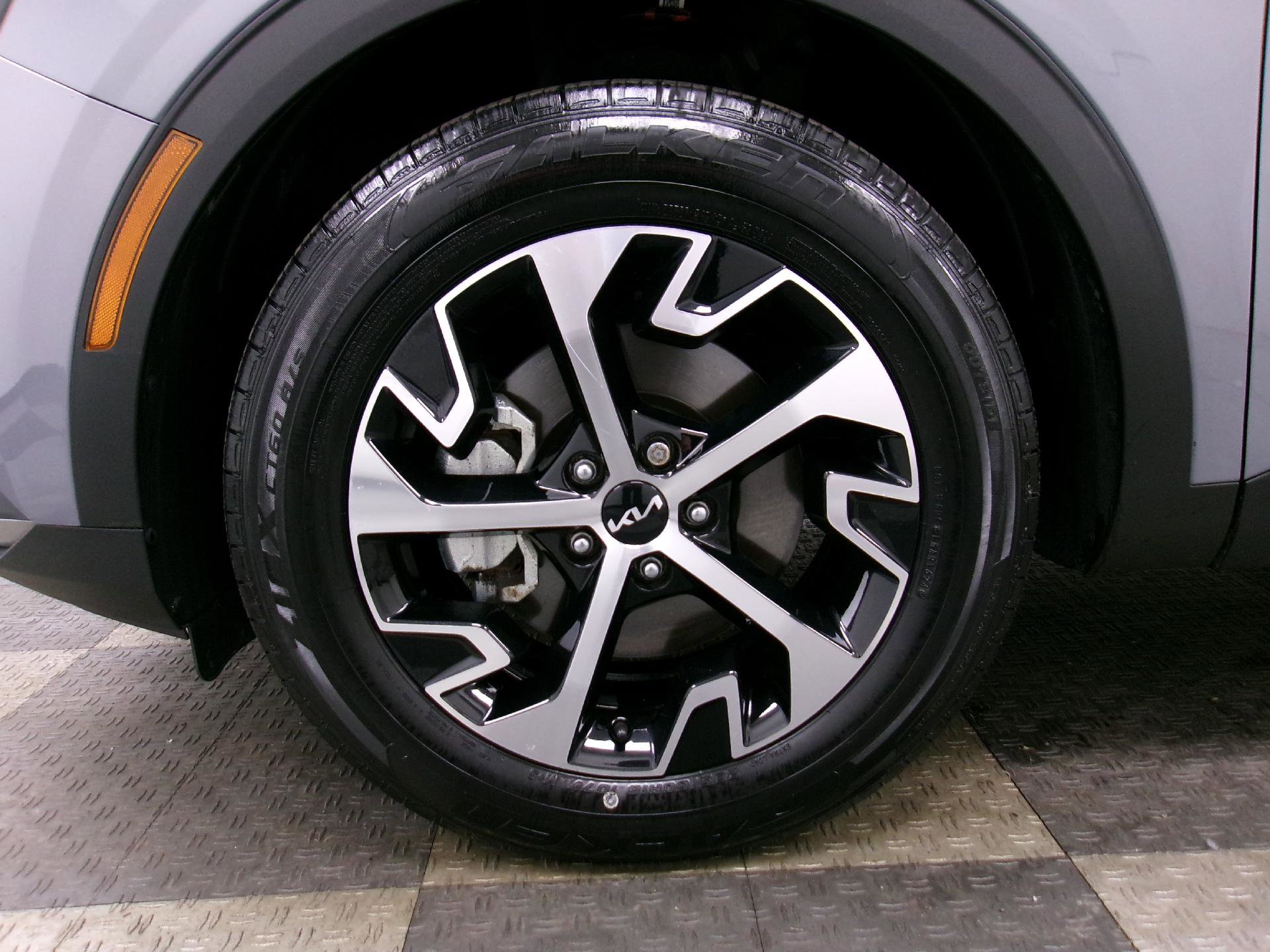 Used 2023 Kia Sportage EX FWD image 17