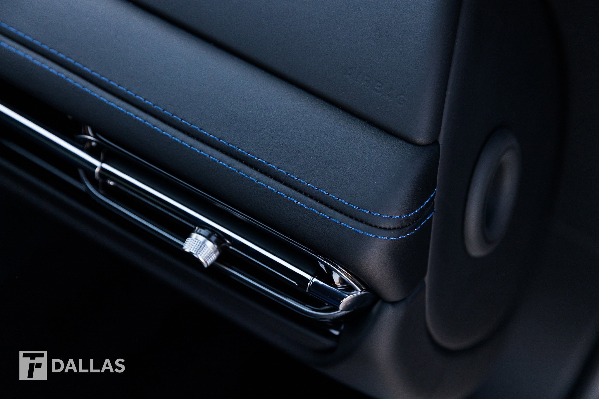 Used 2024 Aston Martin DB12 Coupe image 32