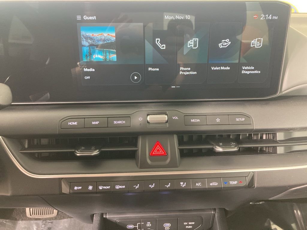 New 2025 Kia K4 LXS image 2