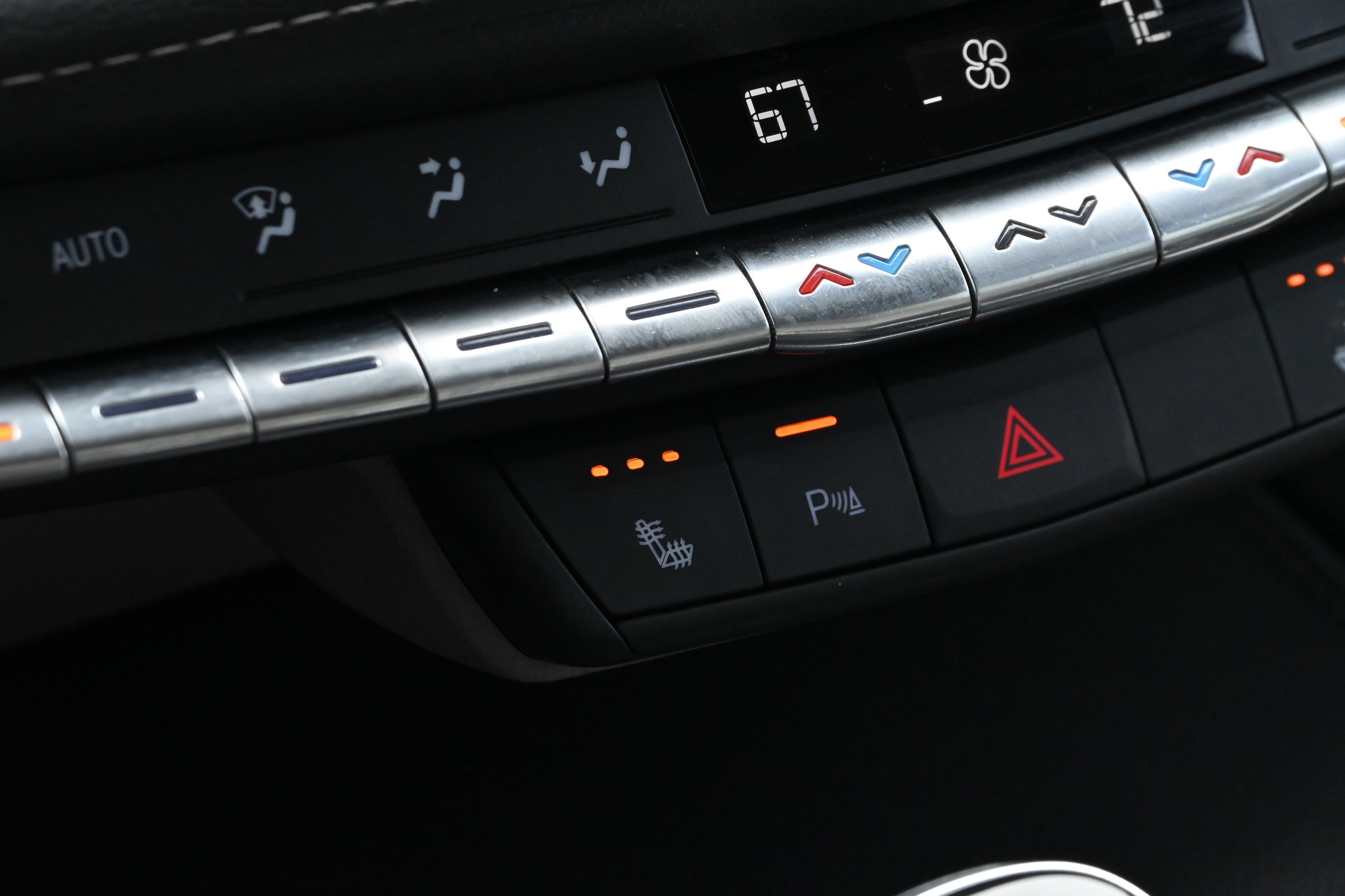 Used 2023 Cadillac XT4 Luxury w/ Cold Weather Package FWD image 36