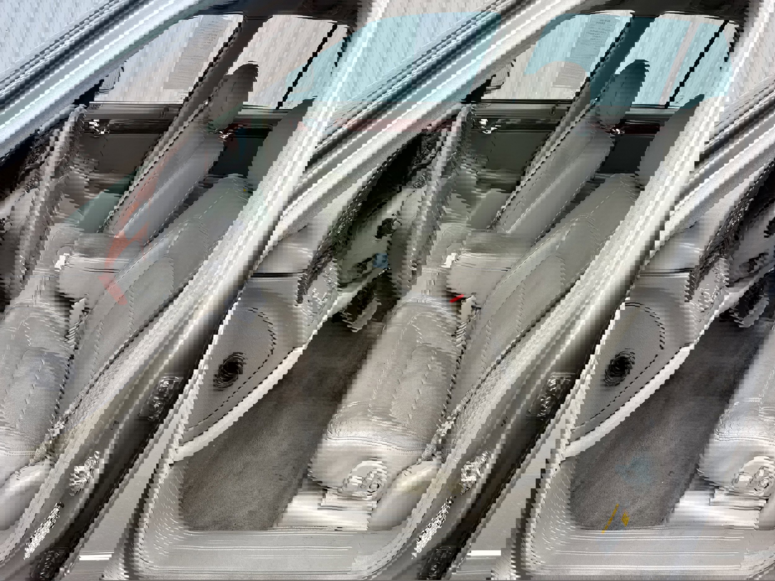 Used 2004 Cadillac De Ville w/ Equipment Group image 2