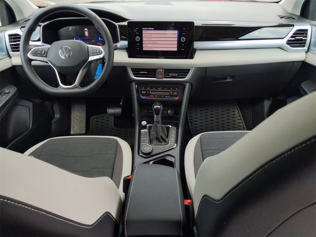 Used 2025 Volkswagen Taos SE image 19