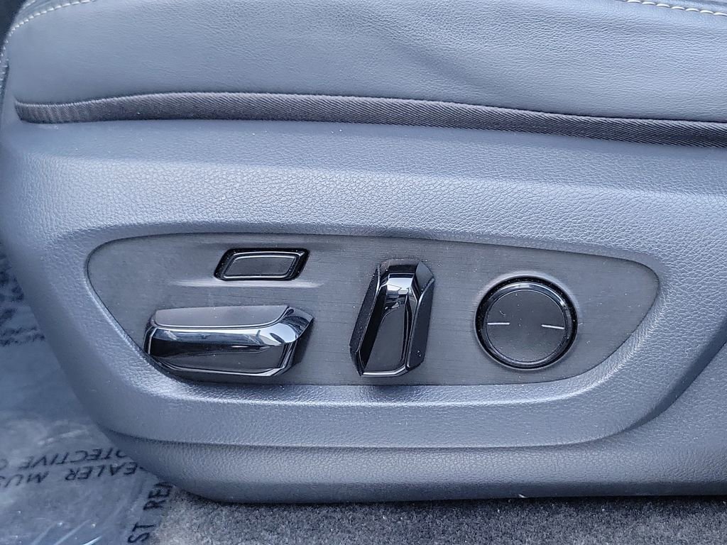 Used 2024 Lexus GX 550 w/ Accessory Package (31) image 18