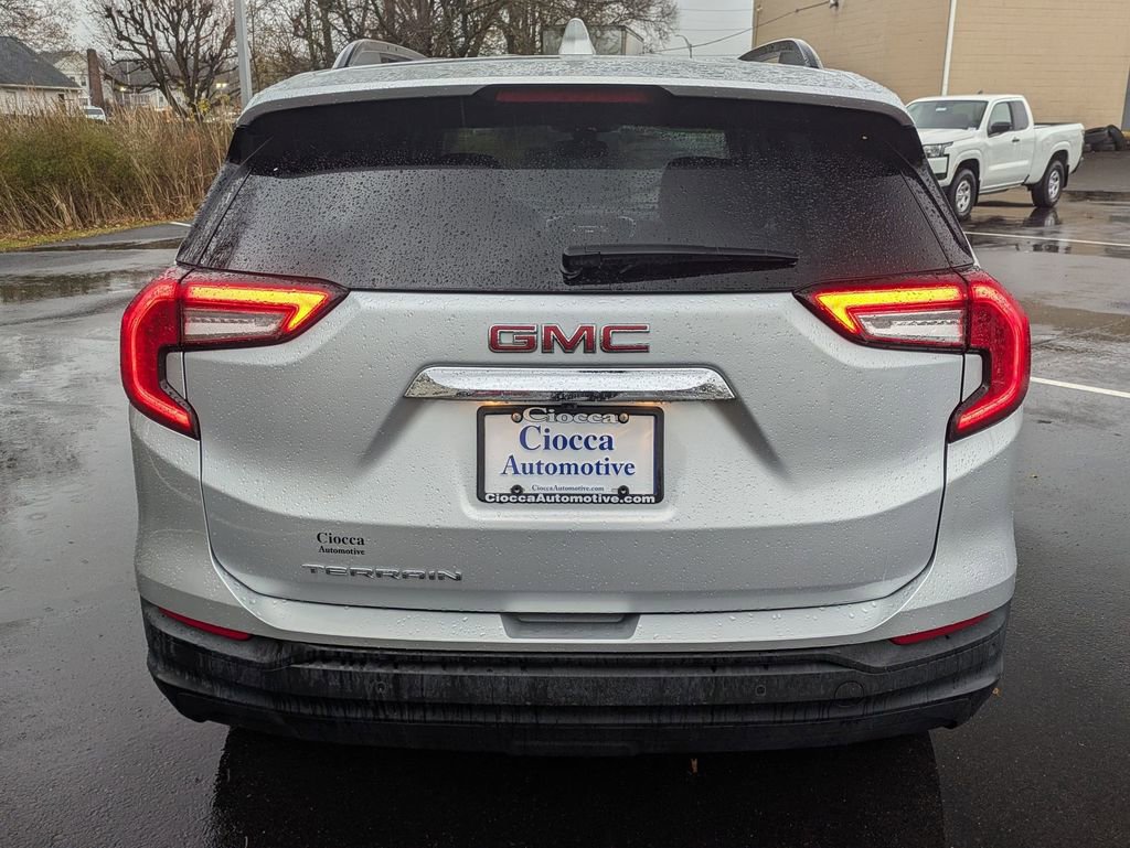 Used 2022 GMC Terrain SLE w/ Driver Convenience Package image 6