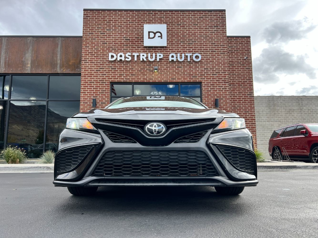 Used 2021 Toyota Camry SE image 3
