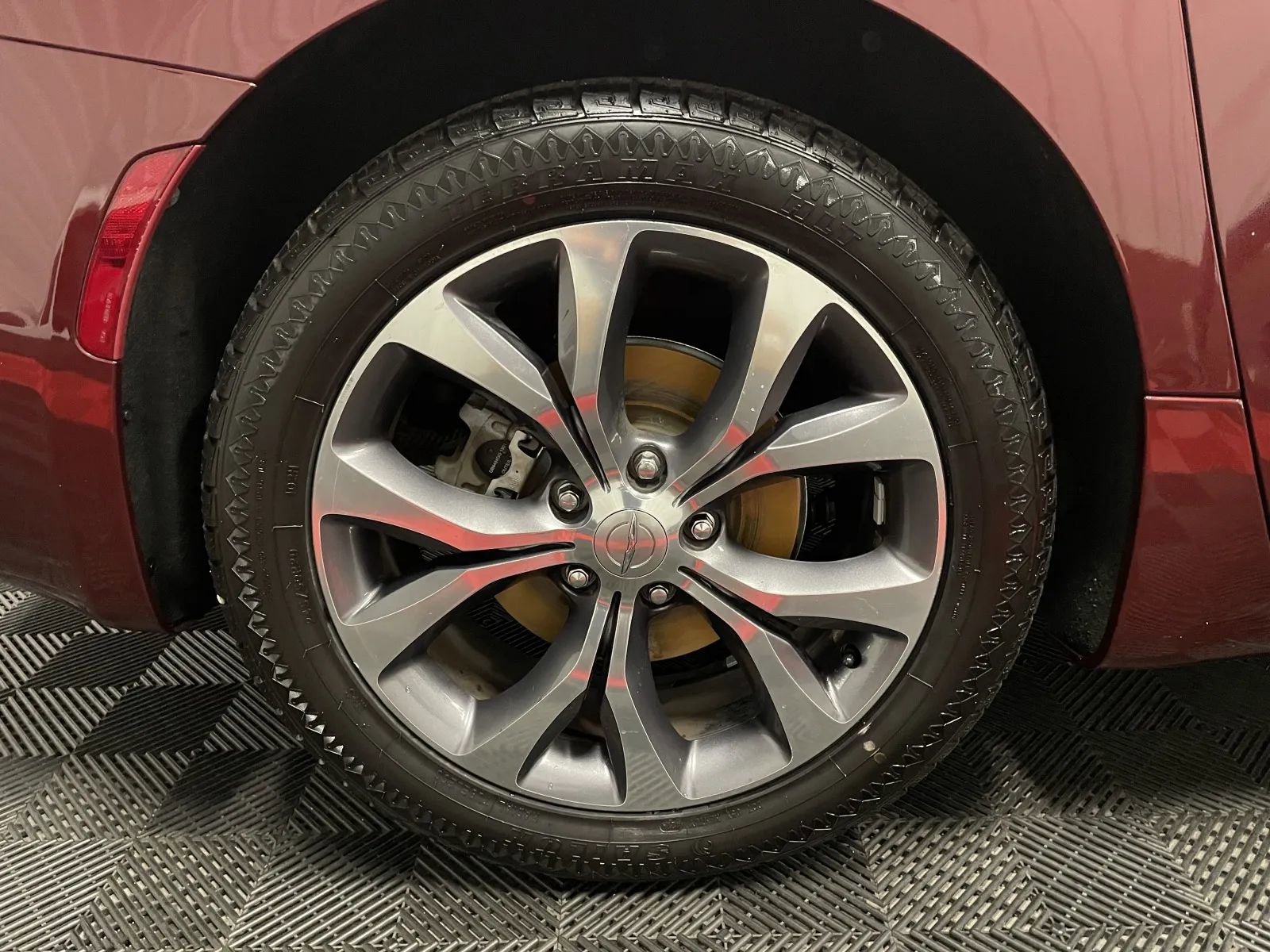 Used 2019 Chrysler Pacifica Limited w/ Tire & Wheel Group image 18