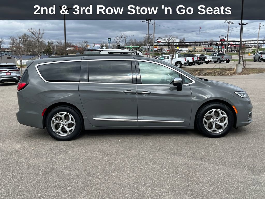 Used 2023 Chrysler Pacifica Limited image 5