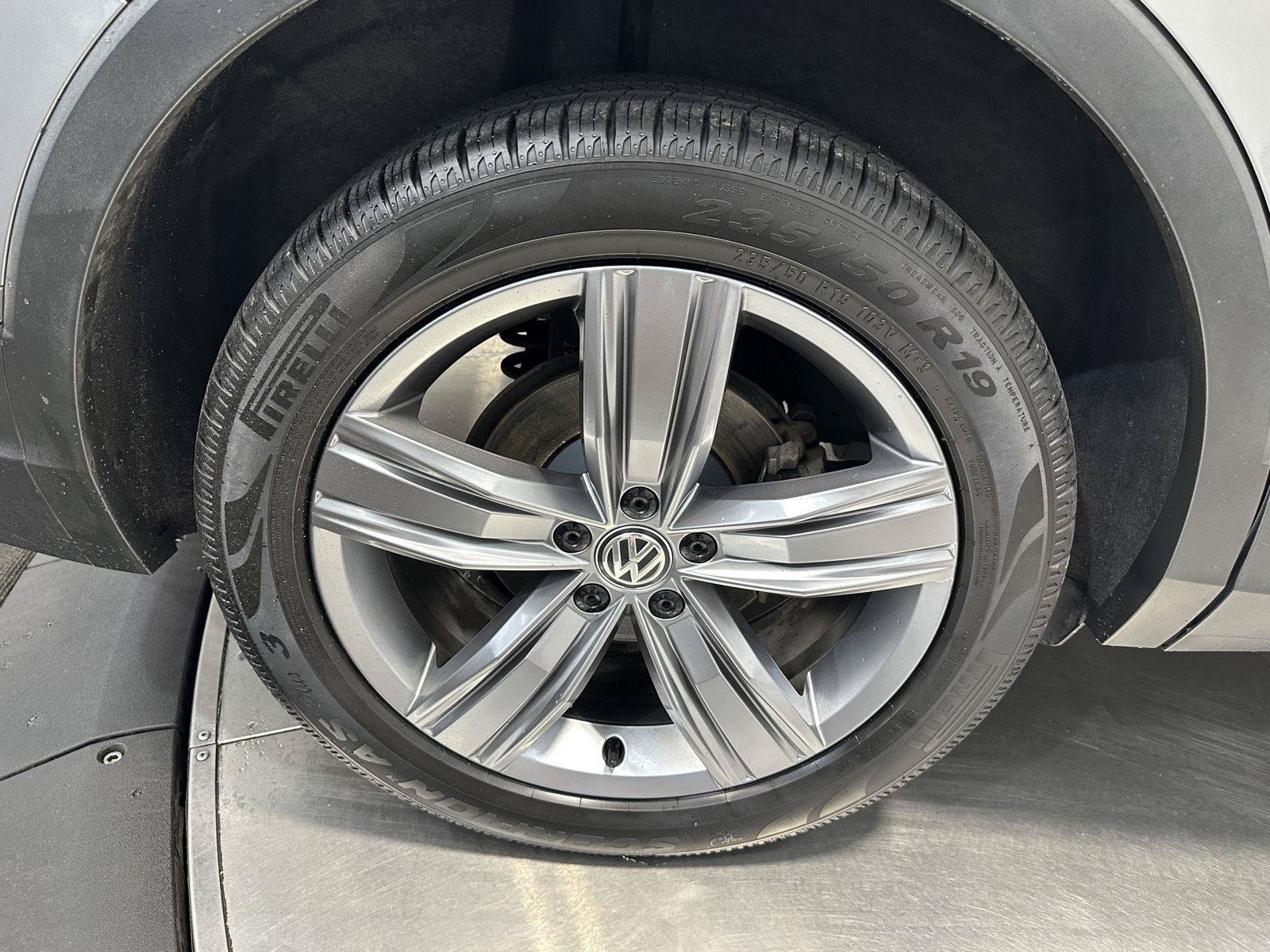 Used 2020 Volkswagen Tiguan SEL AWD/4WD image 11