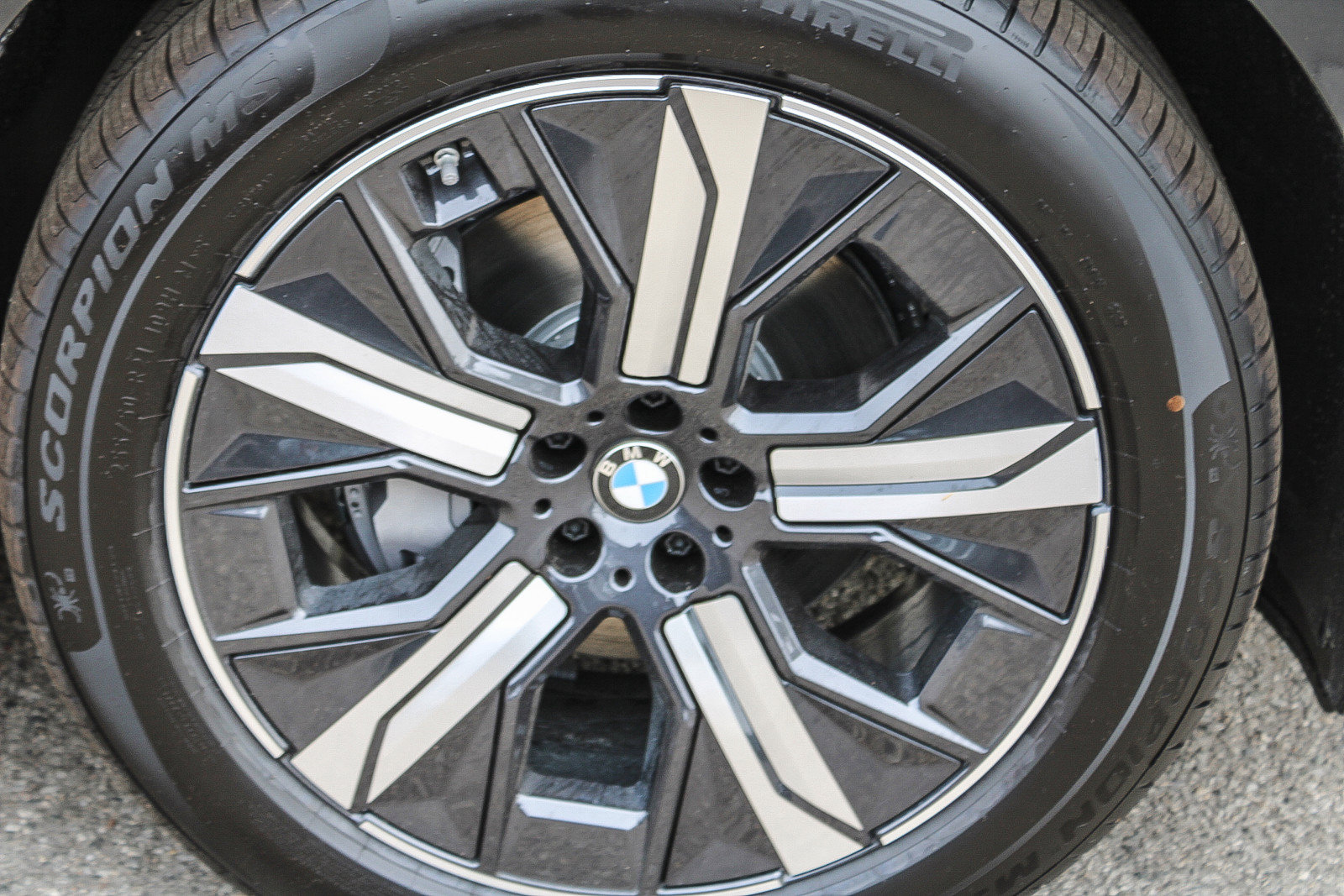 New 2026 BMW iX xDrive60 w/ Premium Package AWD/4WD image 9