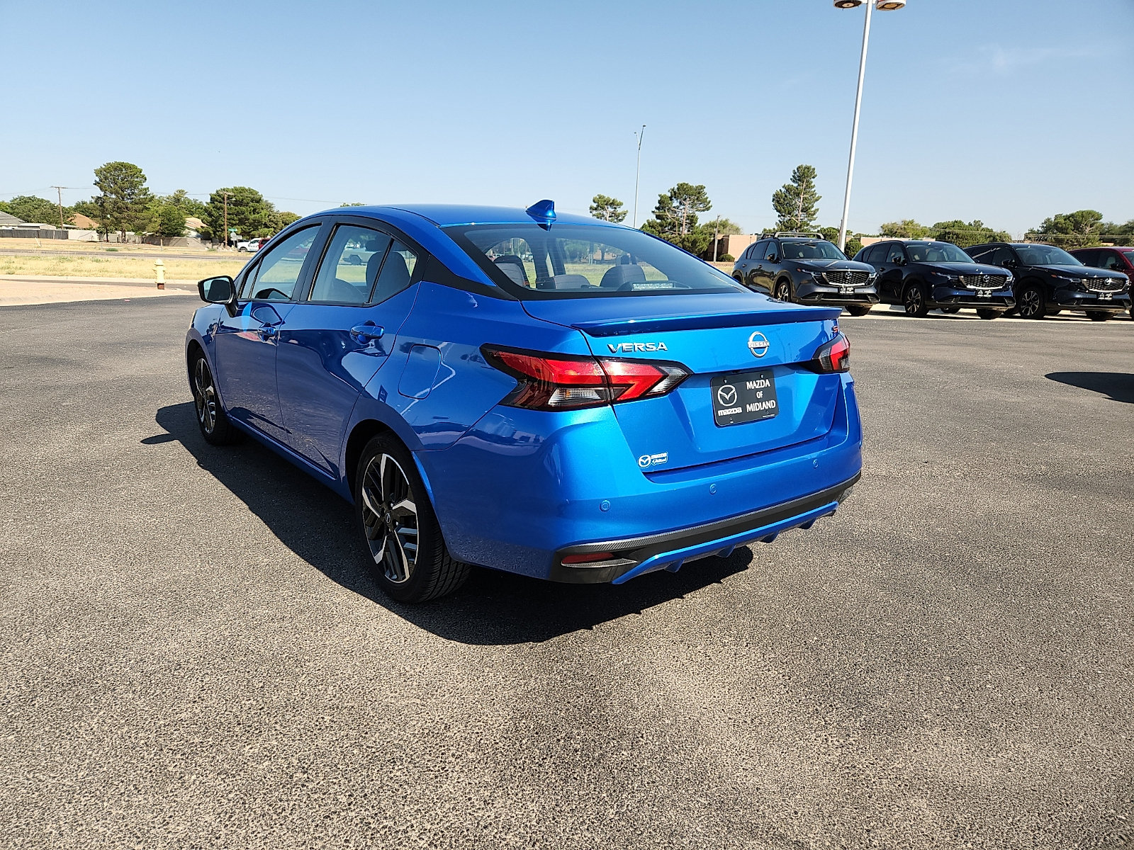 Used 2024 Nissan Versa SR FWD image 5
