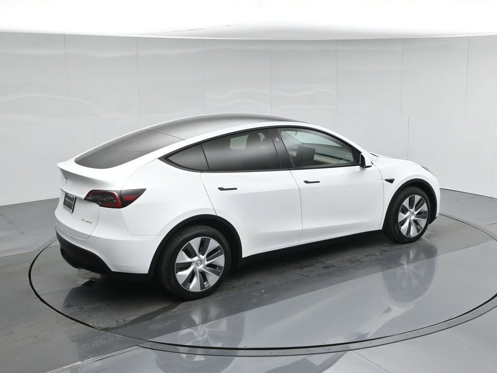 Used 2024 Tesla Model Y Long Range image 37