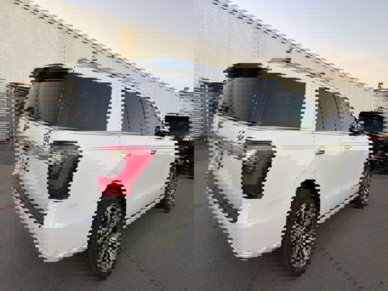 Used 2021 Ford Expedition Platinum image 3