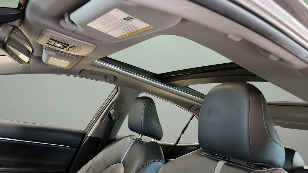 Used 2020 Toyota Camry XSE FWD image 19