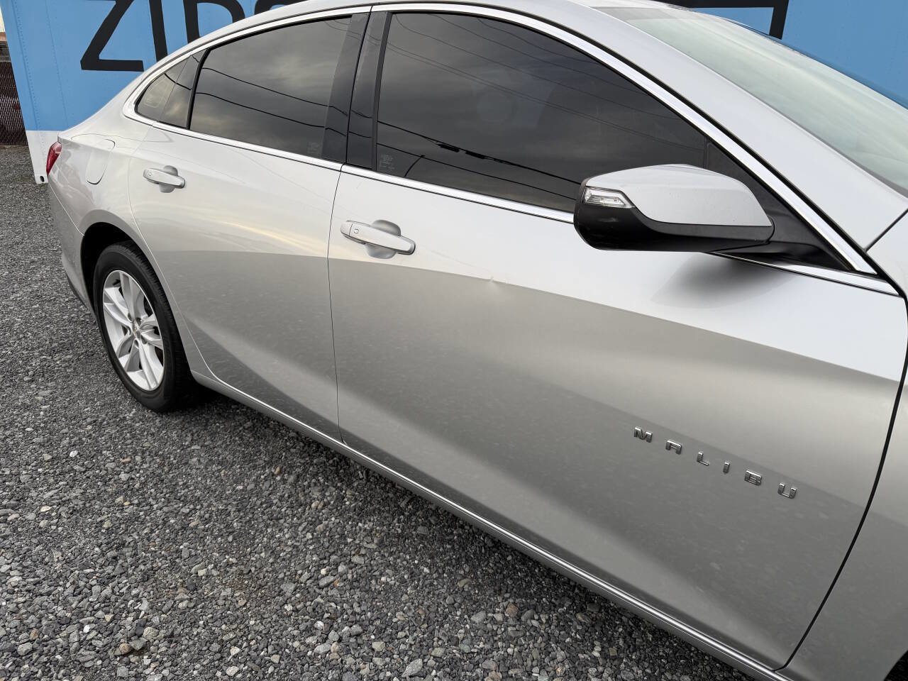 Used 2017 Chevrolet Malibu LT FWD image 10