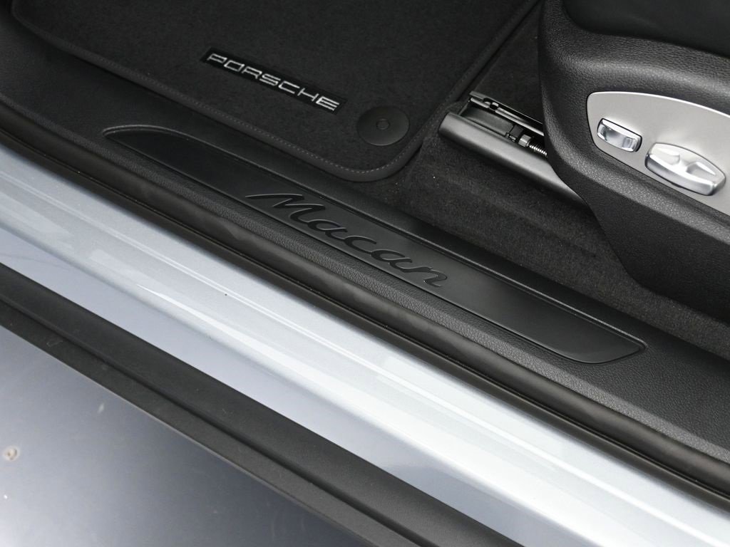 New 2026 Porsche Macan image 16