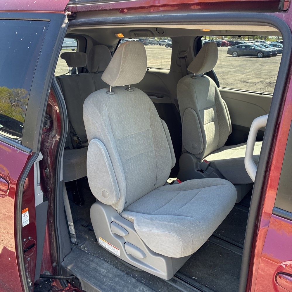 Used 2018 Toyota Sienna LE AWD/4WD image 8
