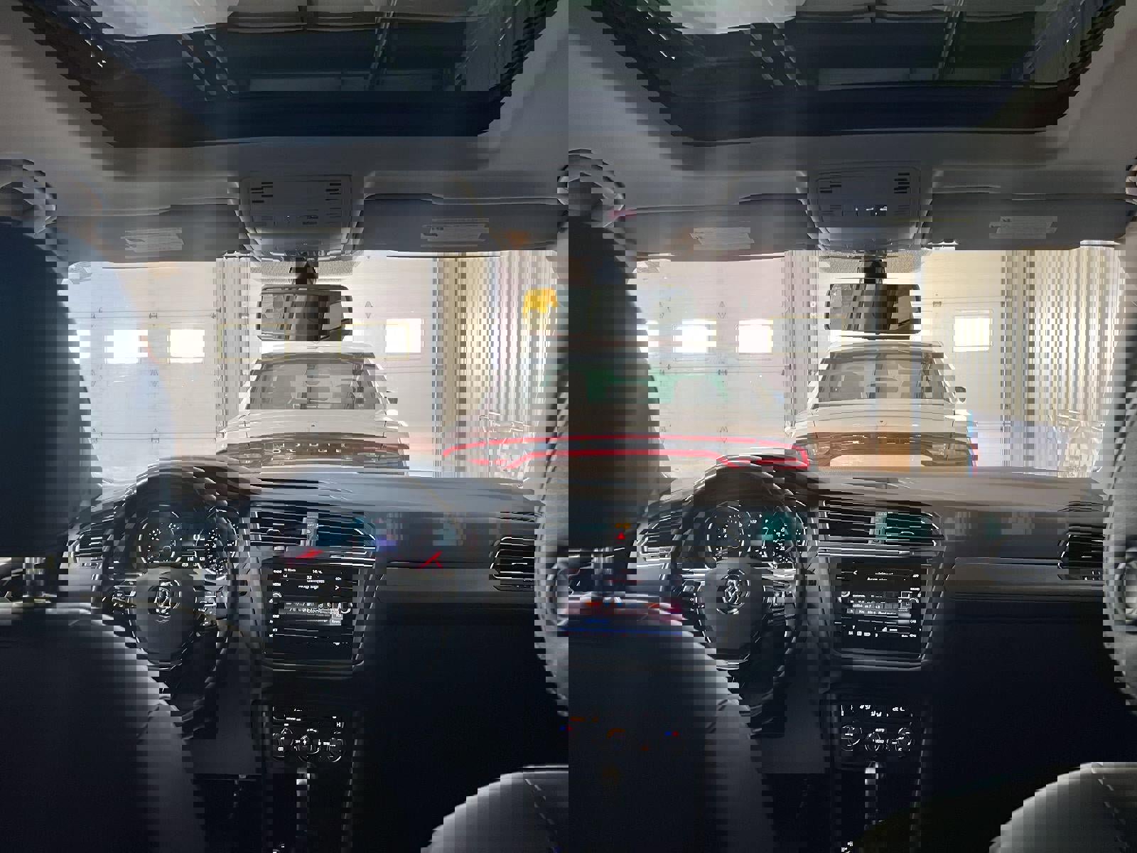 Used 2018 Volkswagen Tiguan SE image 23