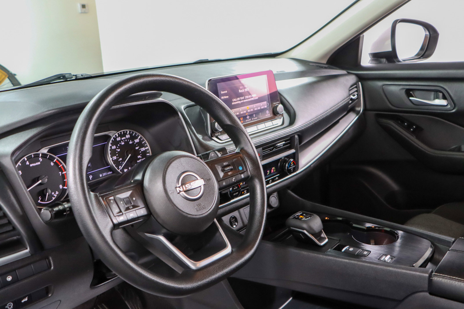 Used 2024 Nissan Rogue SV image 22