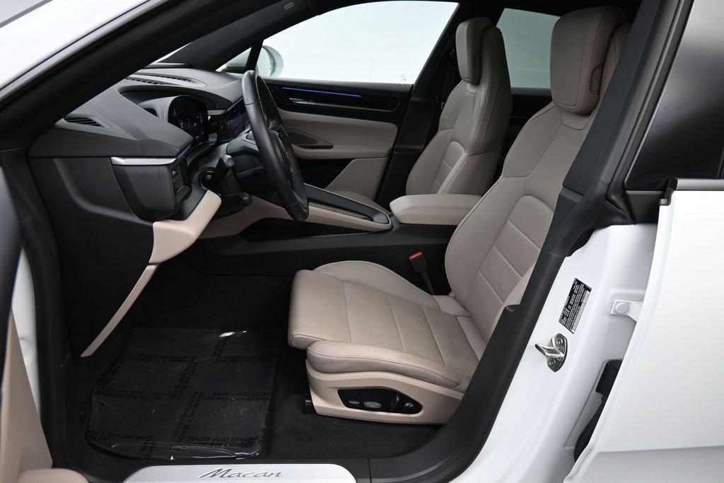 Certified 2025 Porsche Macan Electric RWD image 10