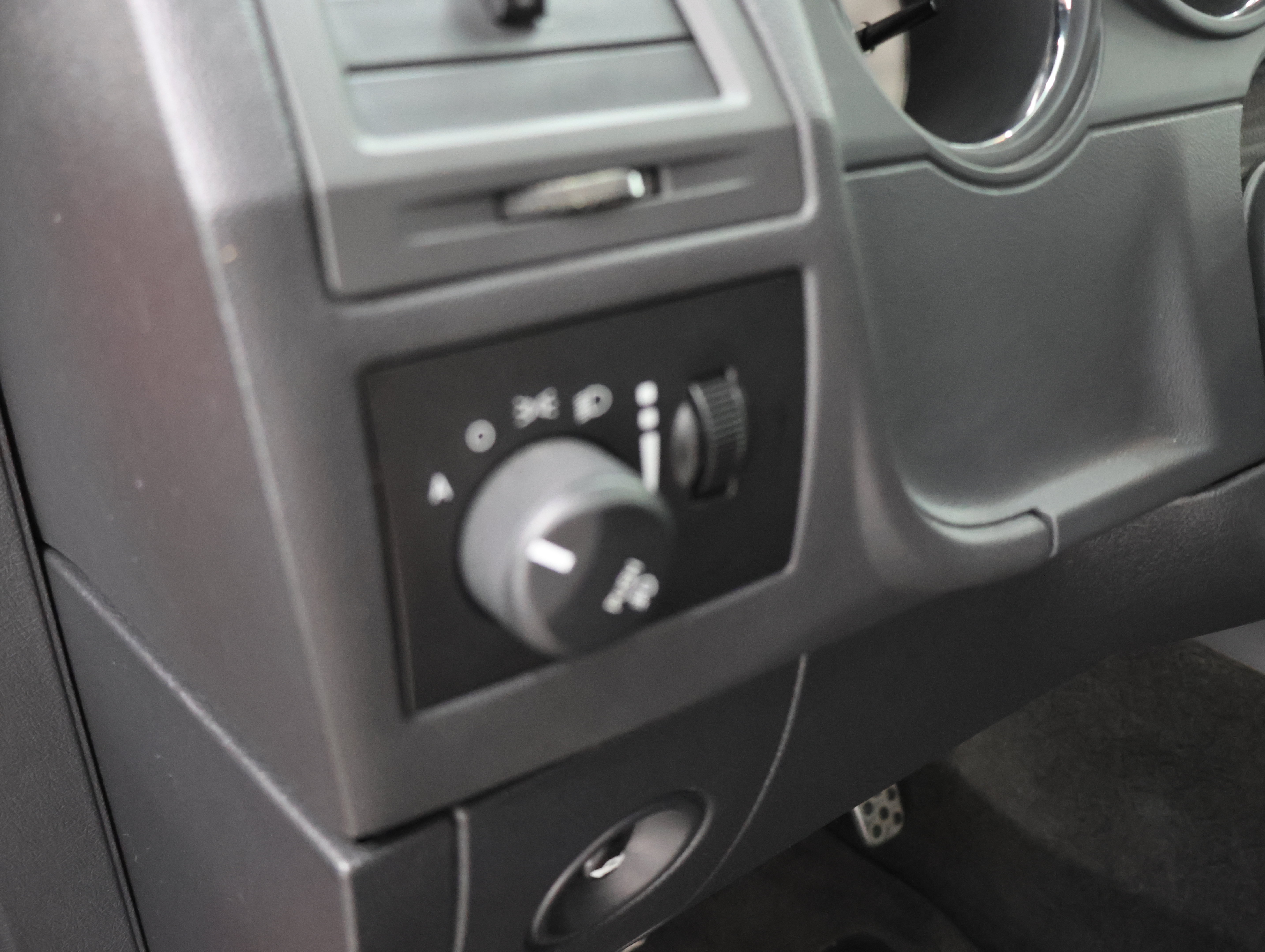 Used 2010 Dodge Challenger R/T RWD image 33