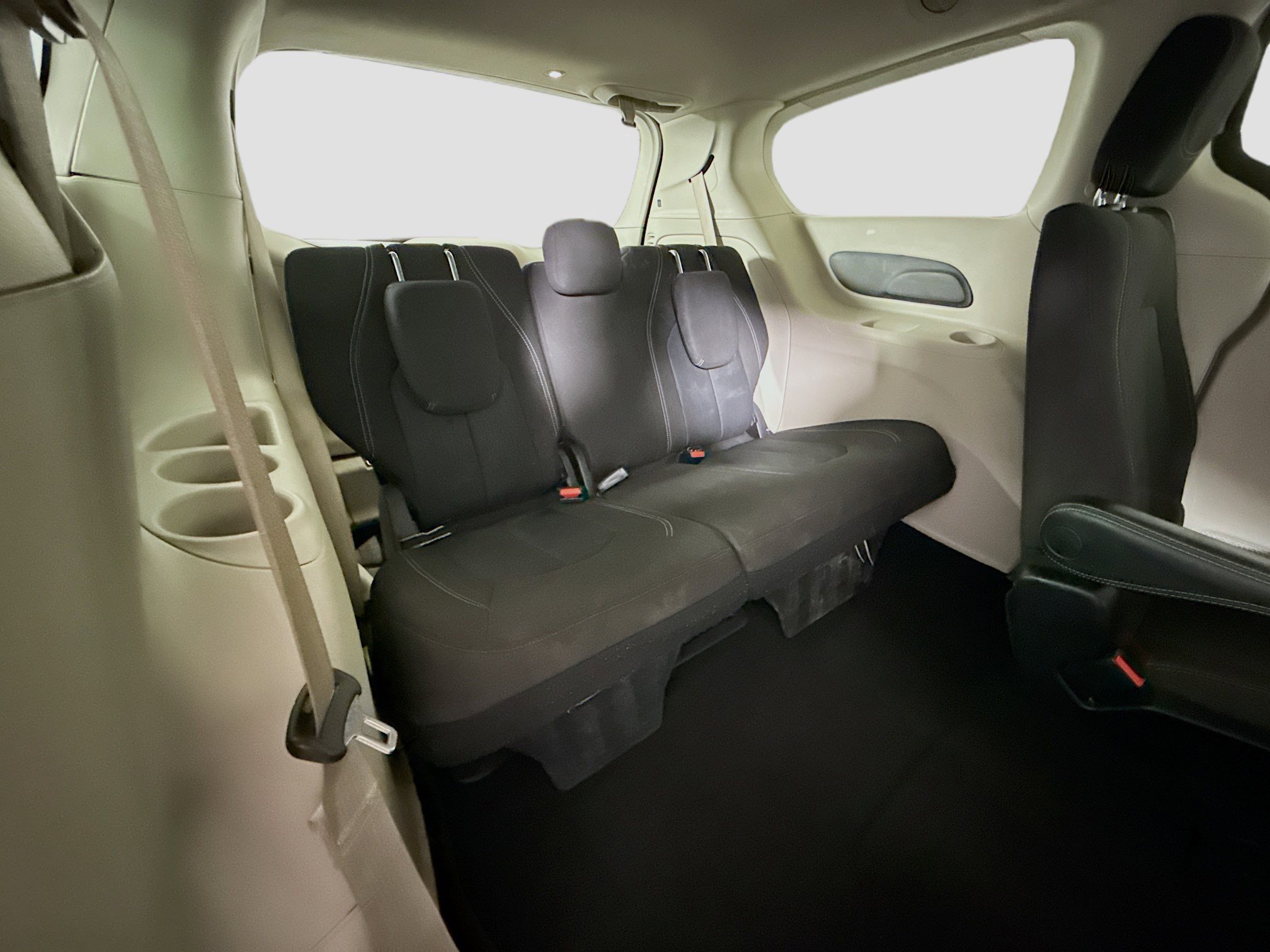 Used 2022 Chrysler Voyager LX FWD image 41