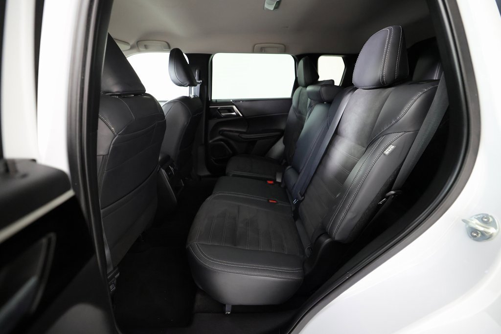 Used 2023 Mitsubishi Outlander SE image 17