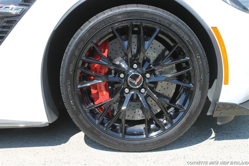Used 2015 Chevrolet Corvette Z06 w/ 3LZ Preferred Equipment Group RWD image 29