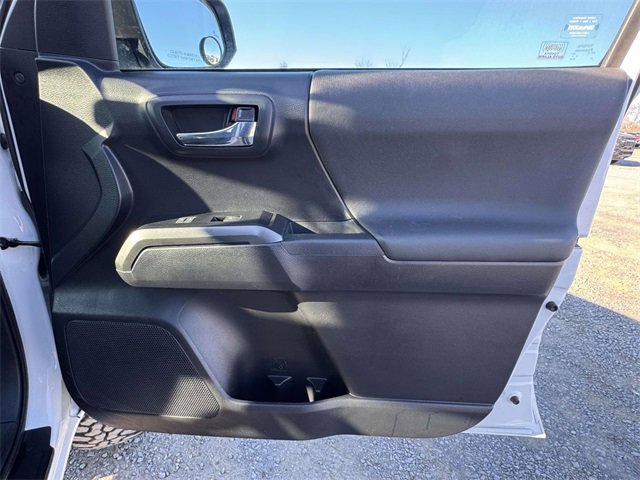 Used 2020 Toyota Tacoma TRD Off-Road w/ Technology Package image 15
