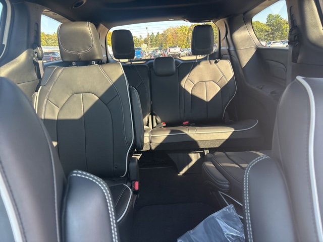 New 2026 Chrysler Pacifica Limited w/ S Appearance Package image 19