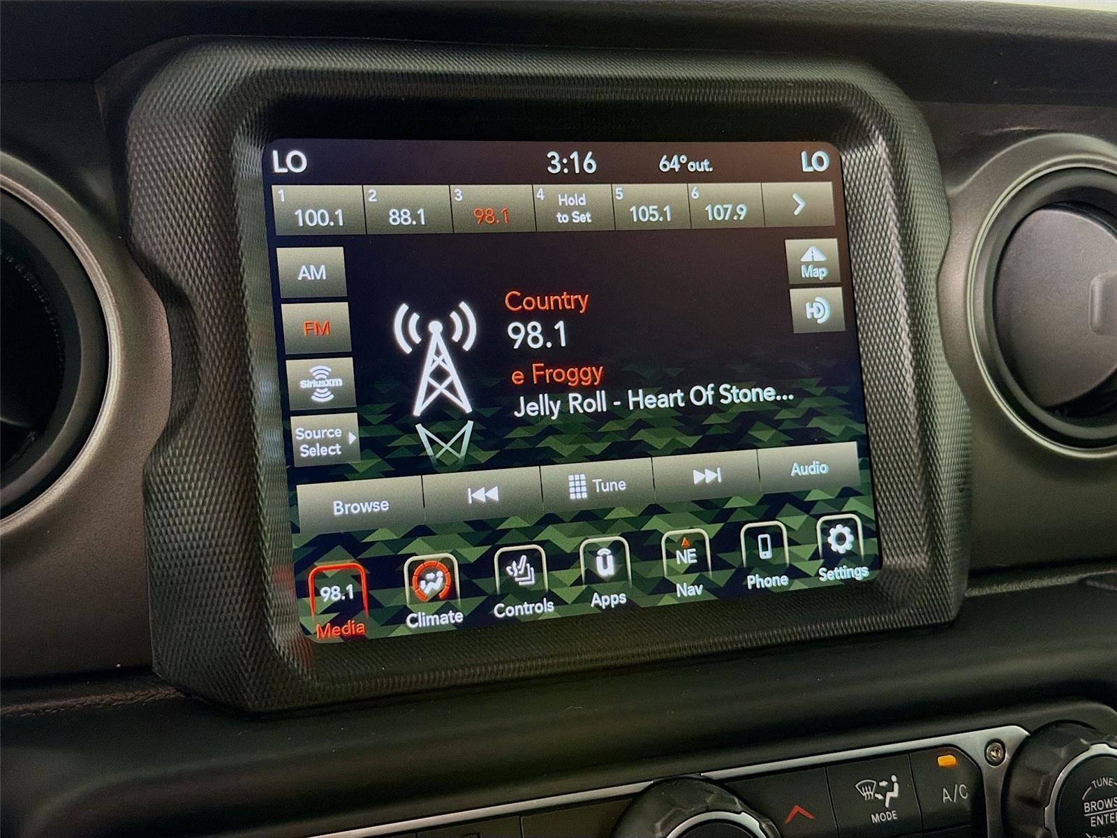 Used 2023 Jeep Gladiator Sport AWD/4WD image 19