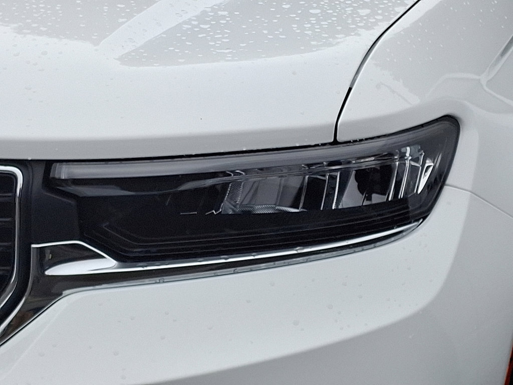 New 2025 Jeep Grand Cherokee Laredo X w/ Luxury Tech Group I image 4