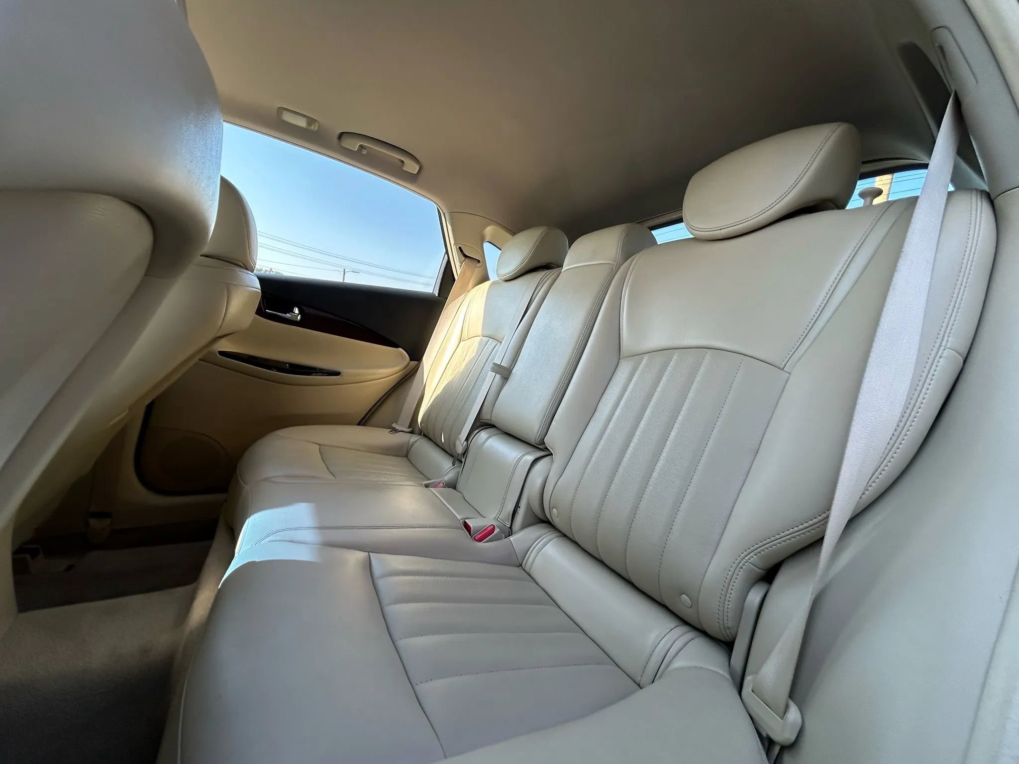 Used 2016 INFINITI QX50 Journey w/ Premium Package image 16