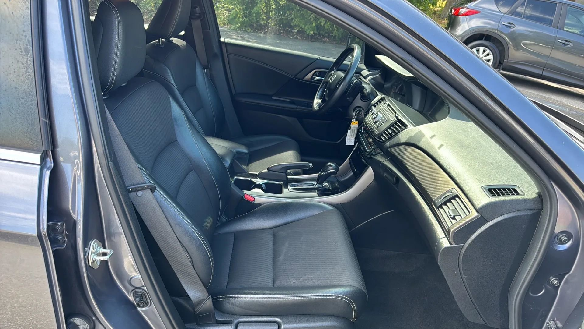 Used 2017 Honda Accord Sport image 12