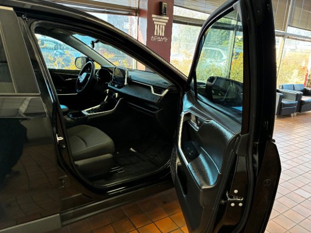 Used 2023 Toyota RAV4 XLE AWD/4WD image 32