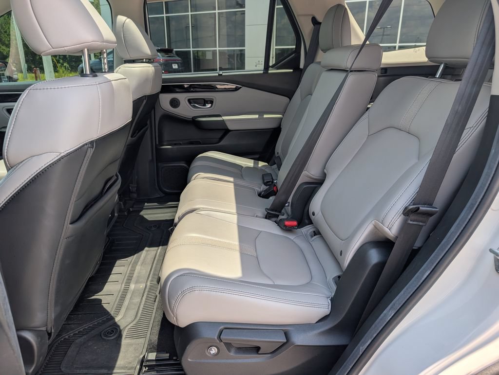 Used 2025 Honda Pilot Touring image 32