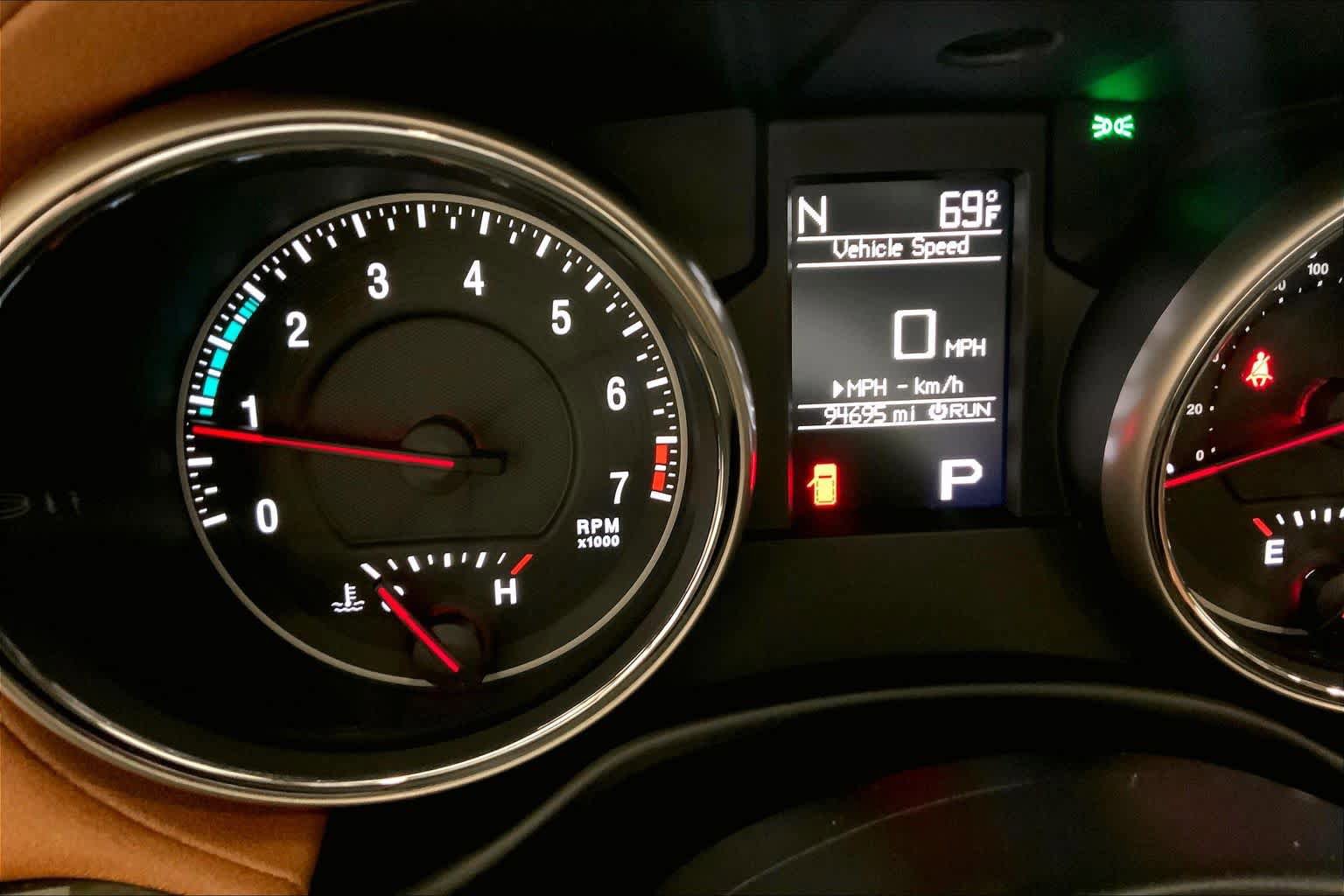 Used 2011 Jeep Grand Cherokee Overland Summit AWD/4WD image 25