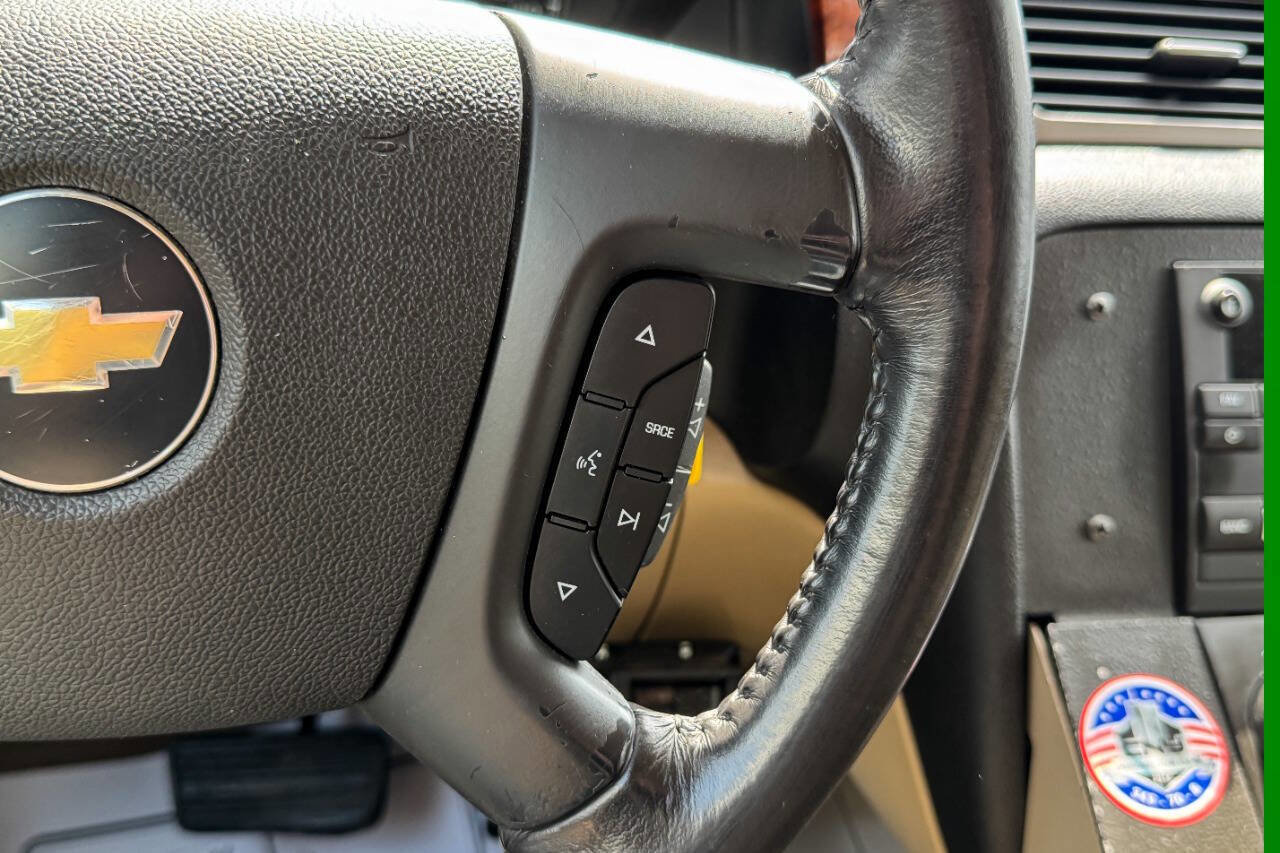 Used 2007 Chevrolet Suburban 2500 LT AWD/4WD image 26