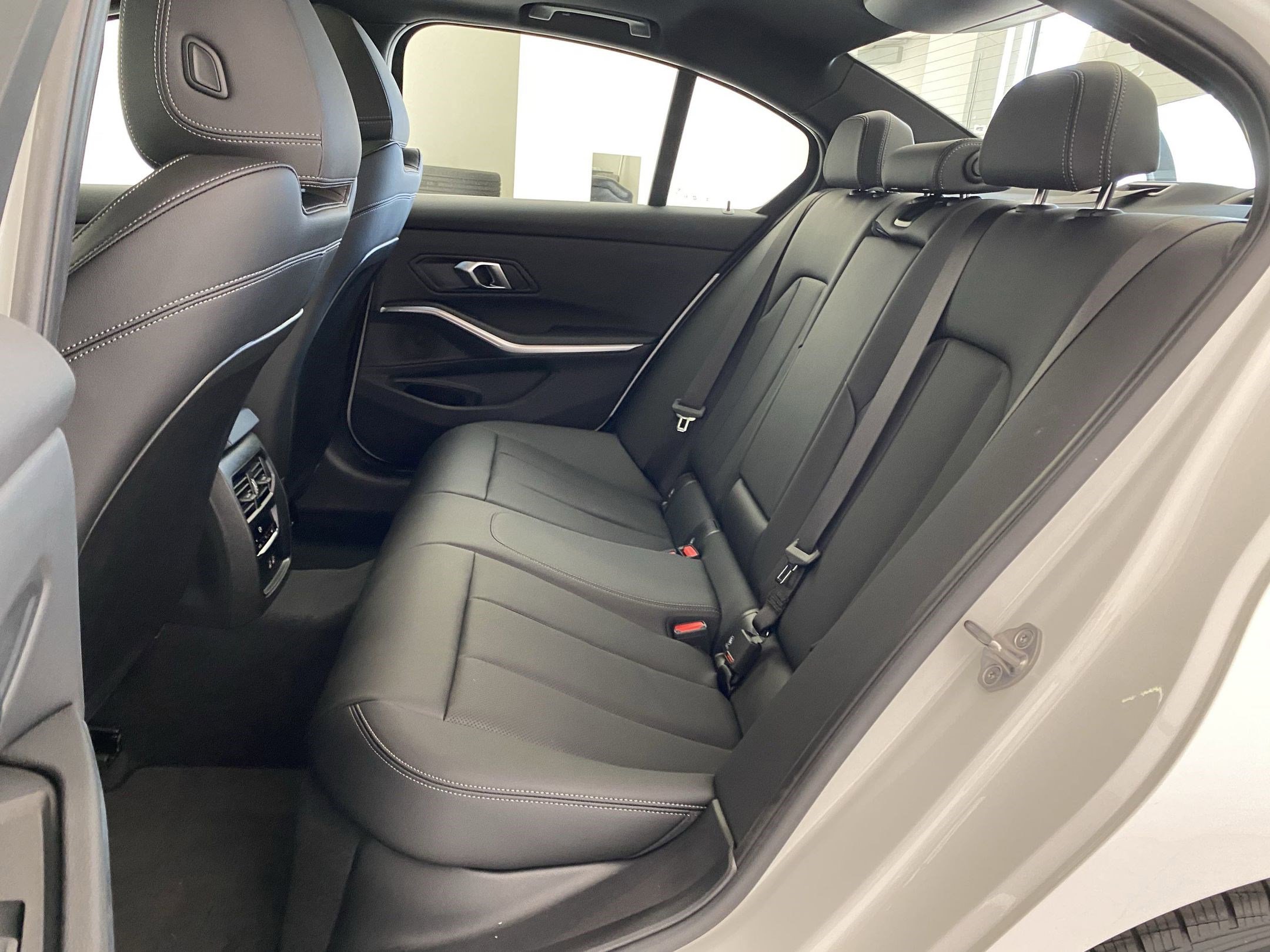 Used 2025 BMW 330i xDrive Sedan w/ Convenience Package image 13