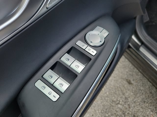 Used 2025 Genesis GV70 2.5T AWD/4WD image 18
